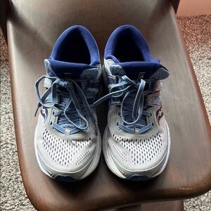 Saucony Women's Everun Light Gray and Navy Athletic Running Shoes size 7.5W